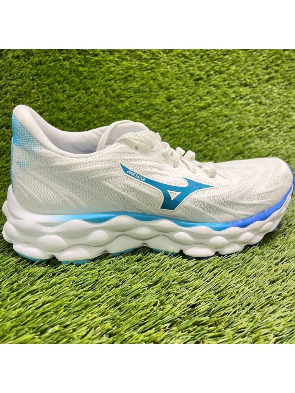 Mizuno Wave Sky 8 Womens Size 8 White Blue Athletic Running Shoes Sneakers